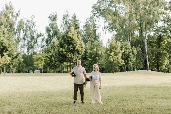 Explorez les avantages de l'acupression pour soulager efficacement les douleurs chroniques dorsales.